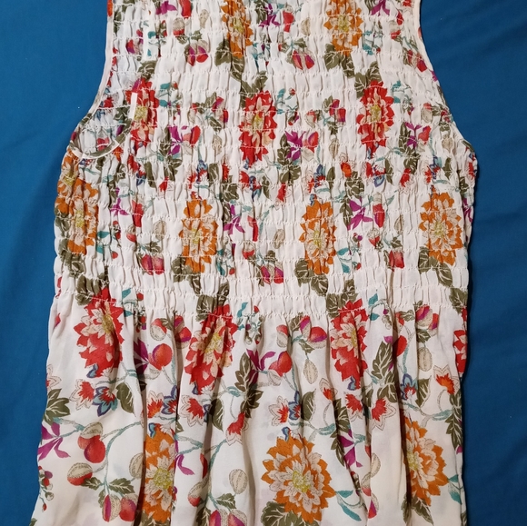 Rose and Olive sleeveless floral top - Picture 2 of 3